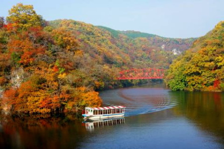 紅葉の帝釈峡神竜湖