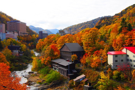 紅葉の定山渓温泉