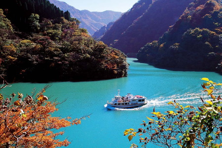 紅葉の庄川峡